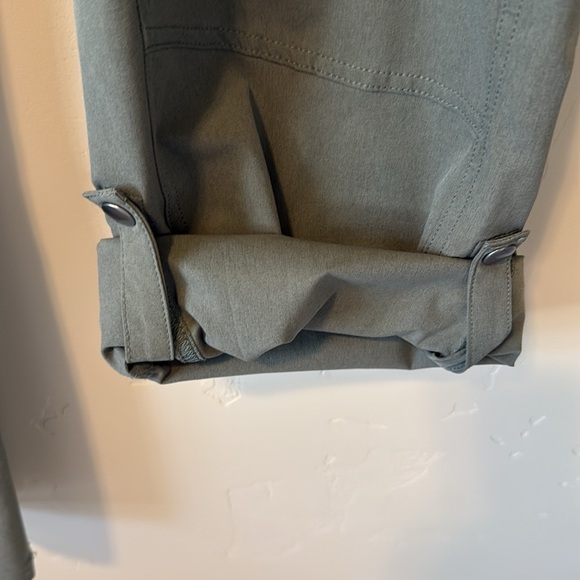 Kuhl Women’s Cargo Pants - Picture 4 of 6